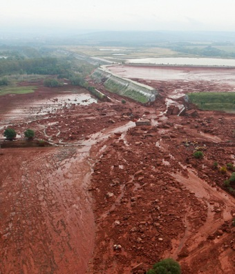 Illustration for article titled How We Helped Hungary's Toxic Sludge Victims